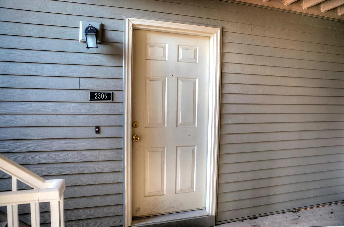 2306 Ravens Crest Drive — Photo 2