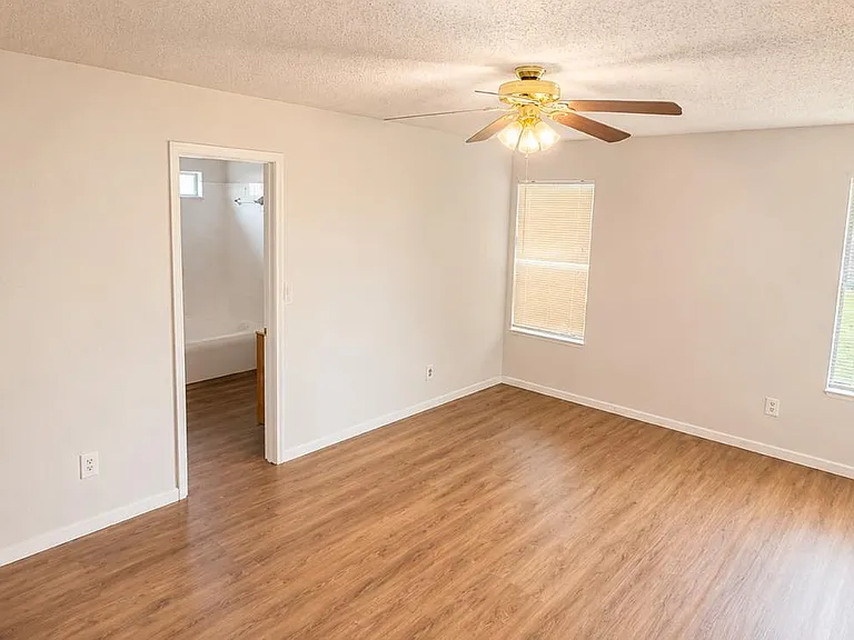 4311 Mustang Dr — Photo 10
