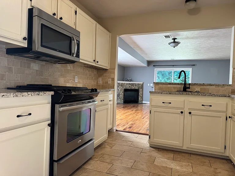 3313 Park Ridge Ln NE — Photo 11