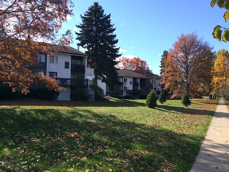 800 Stratford Dr #23 — Photo 3