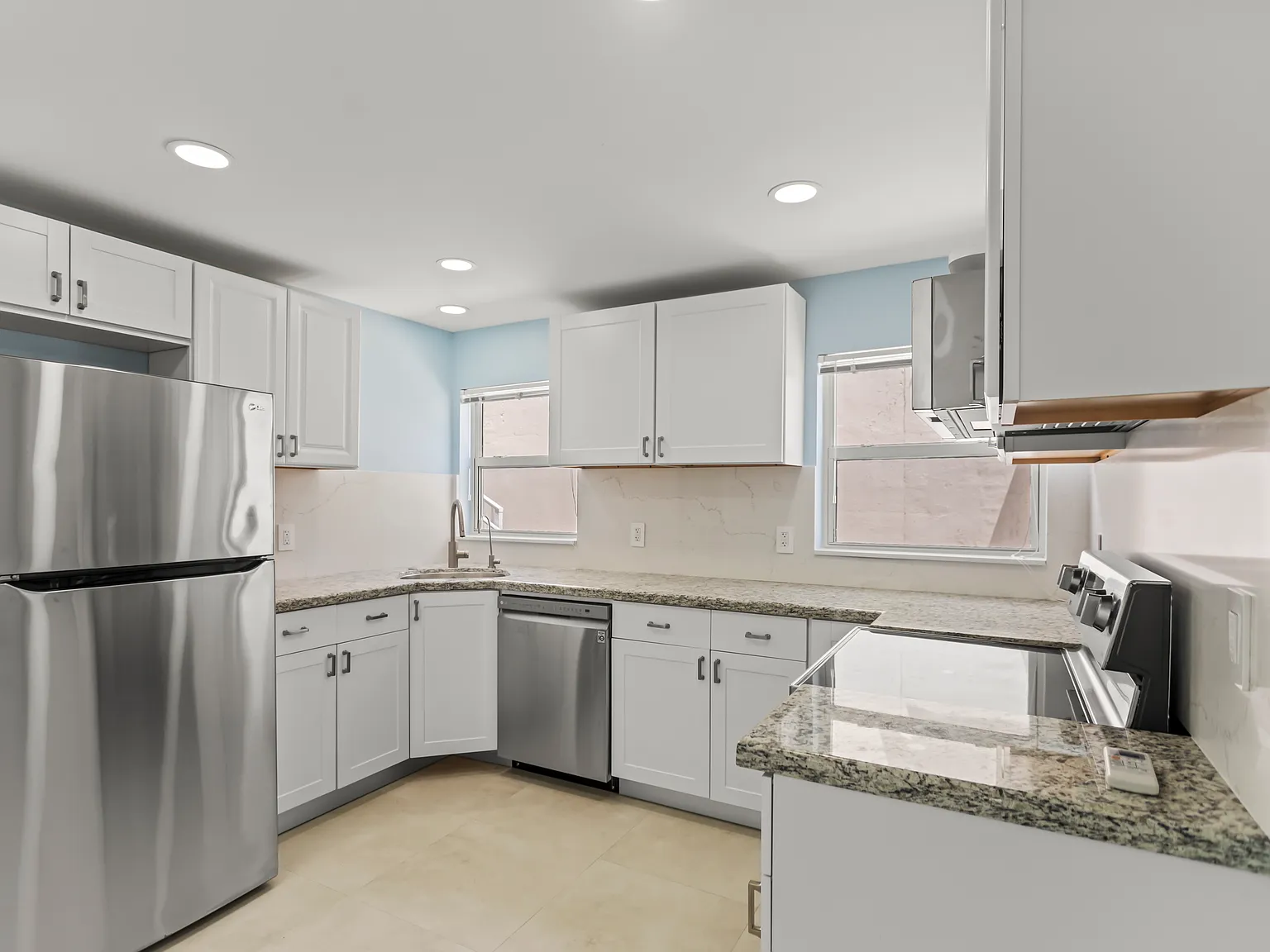 2 bed, 936 sqft, $2,995 — Photo 3