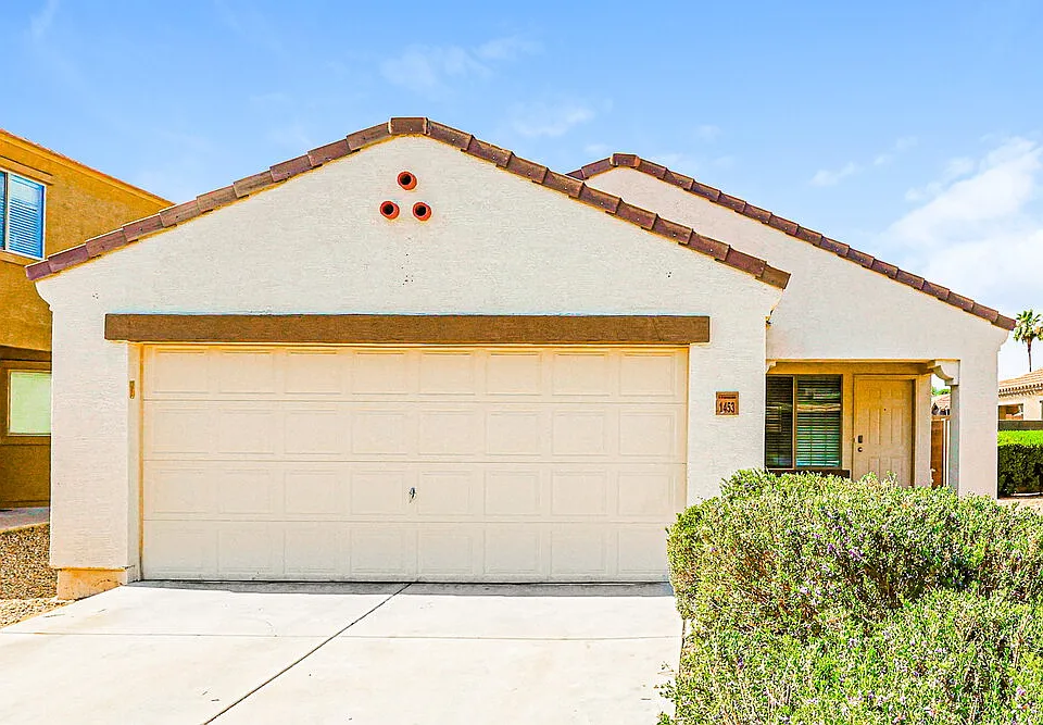 1453 E Kelsi Ave