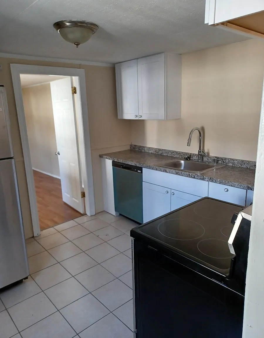 3 bed, 1200 sqft, $1,950 — Photo 4