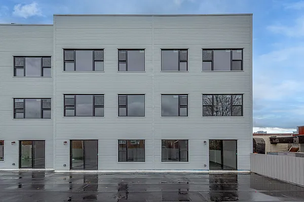 Rented by Luxian International Realty LLC | media 24
