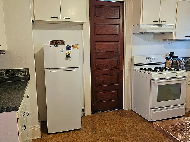 307 NE Graham St — Photo 17