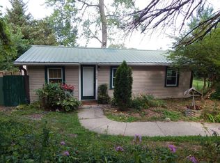 600 Robertson Rd, South Elgin, IL 60177