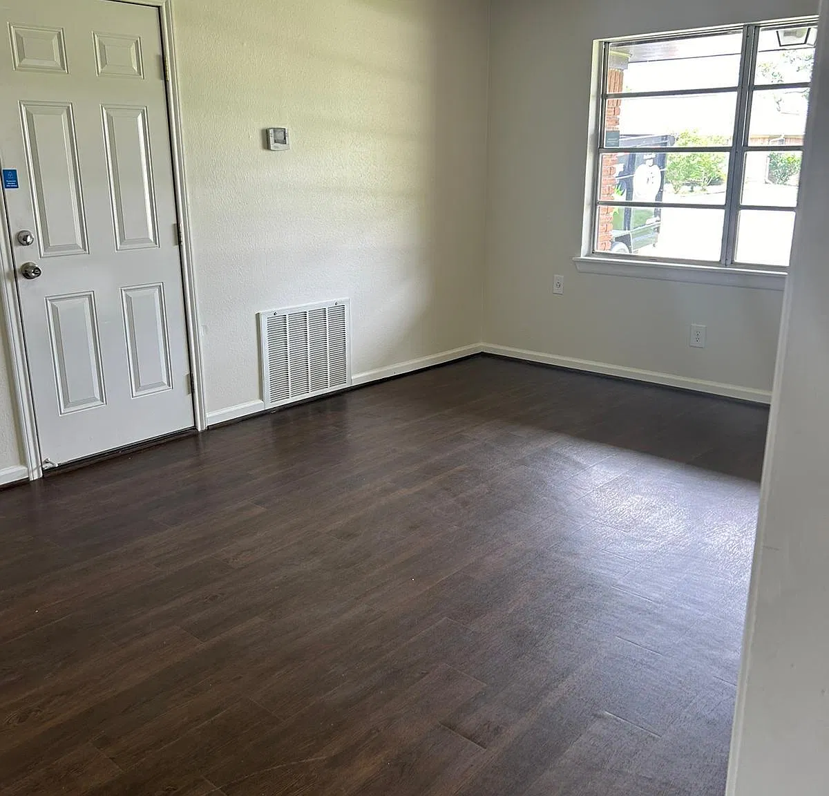 3 bed, 1176 sqft, $1,900 — Photo 4
