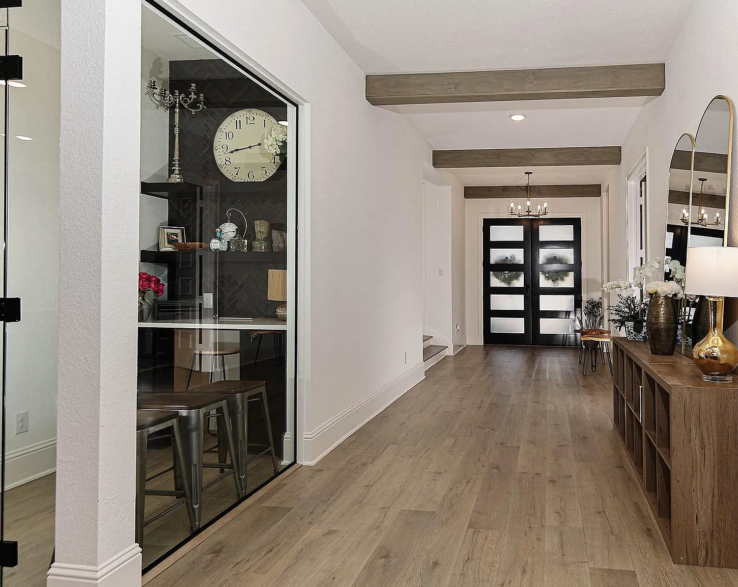 4 bed, 4.5 bath, 3708 sqft, $6,550 — Photo 3