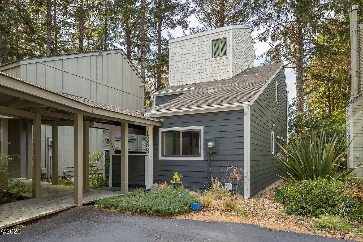 1268 SW Meadow Ln photo 1