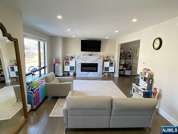 3rd image of 78 W Edsall Blvd Floor 2