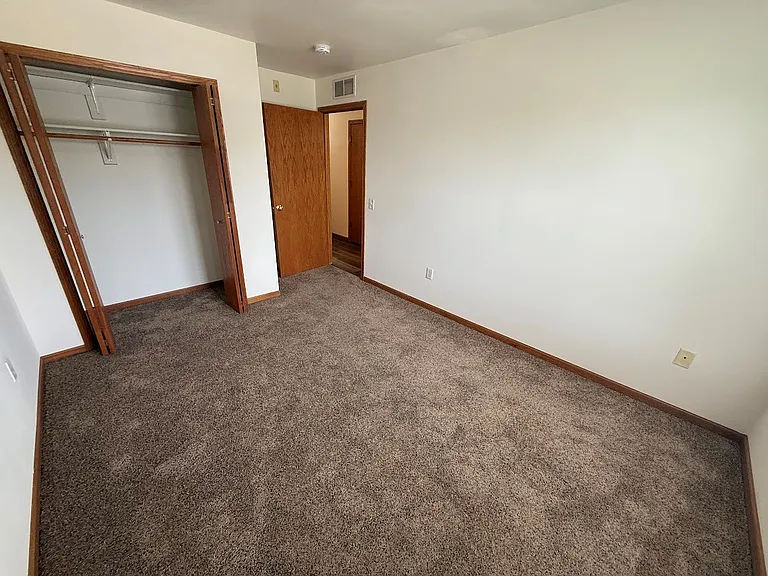 8217 Mansion Hill Ave — Photo 14