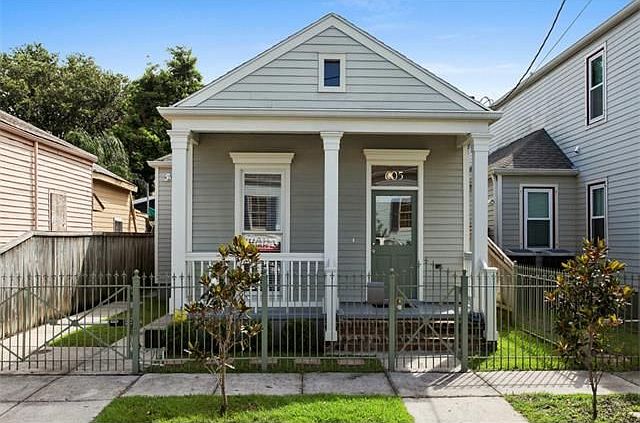 1st image of 605 1st St