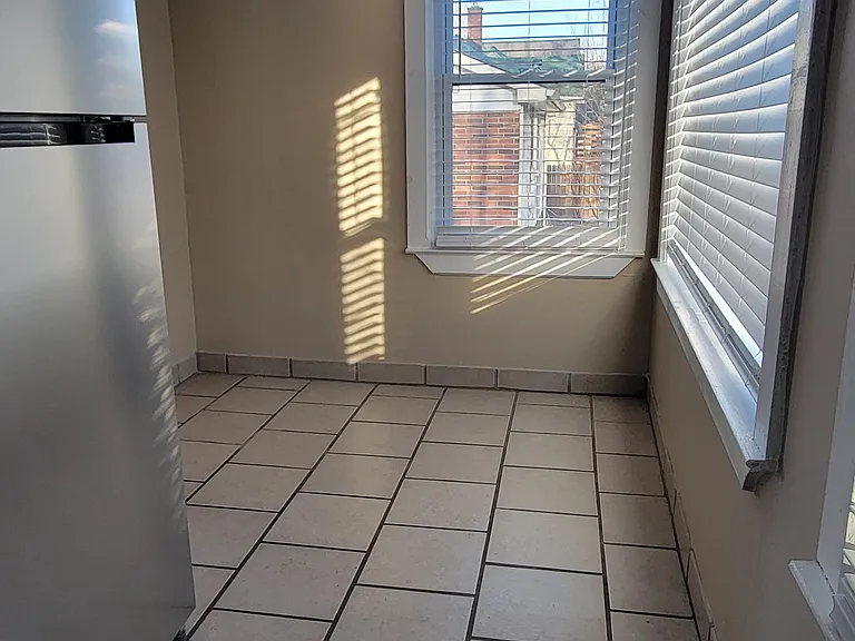 351 W Hazelhurst St #4 — Photo 6