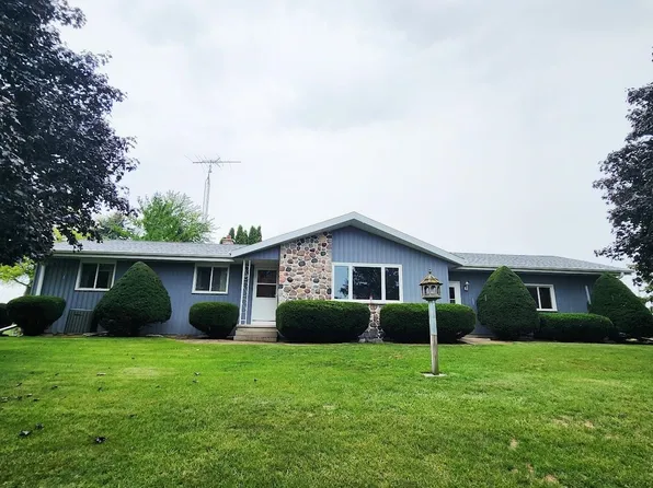 W2998 Ledge Rd, Mount Calvary, WI 53057