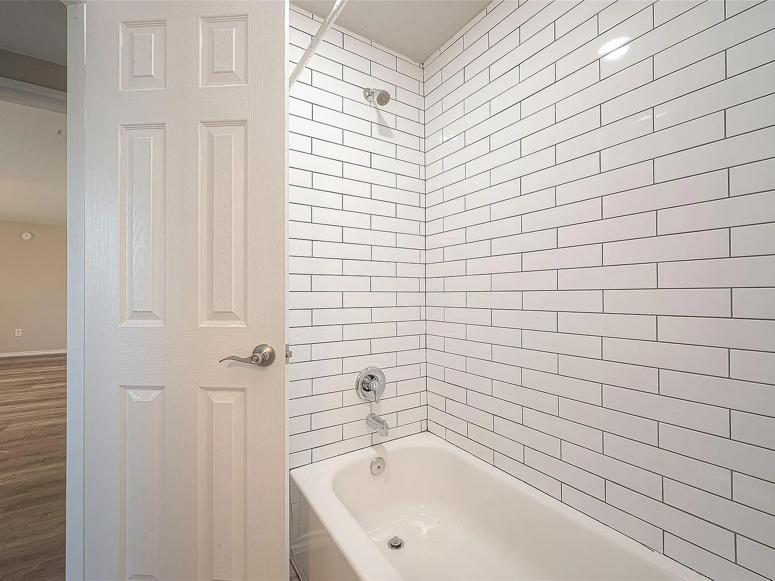 1 bed, 1.0 bath, 396 sqft, $1,100 — Photo 2