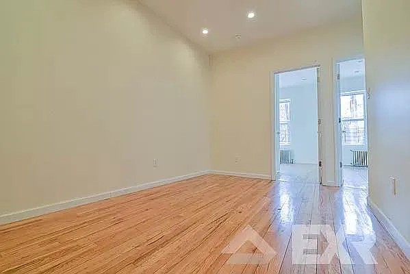 Rented by EXR | media 5