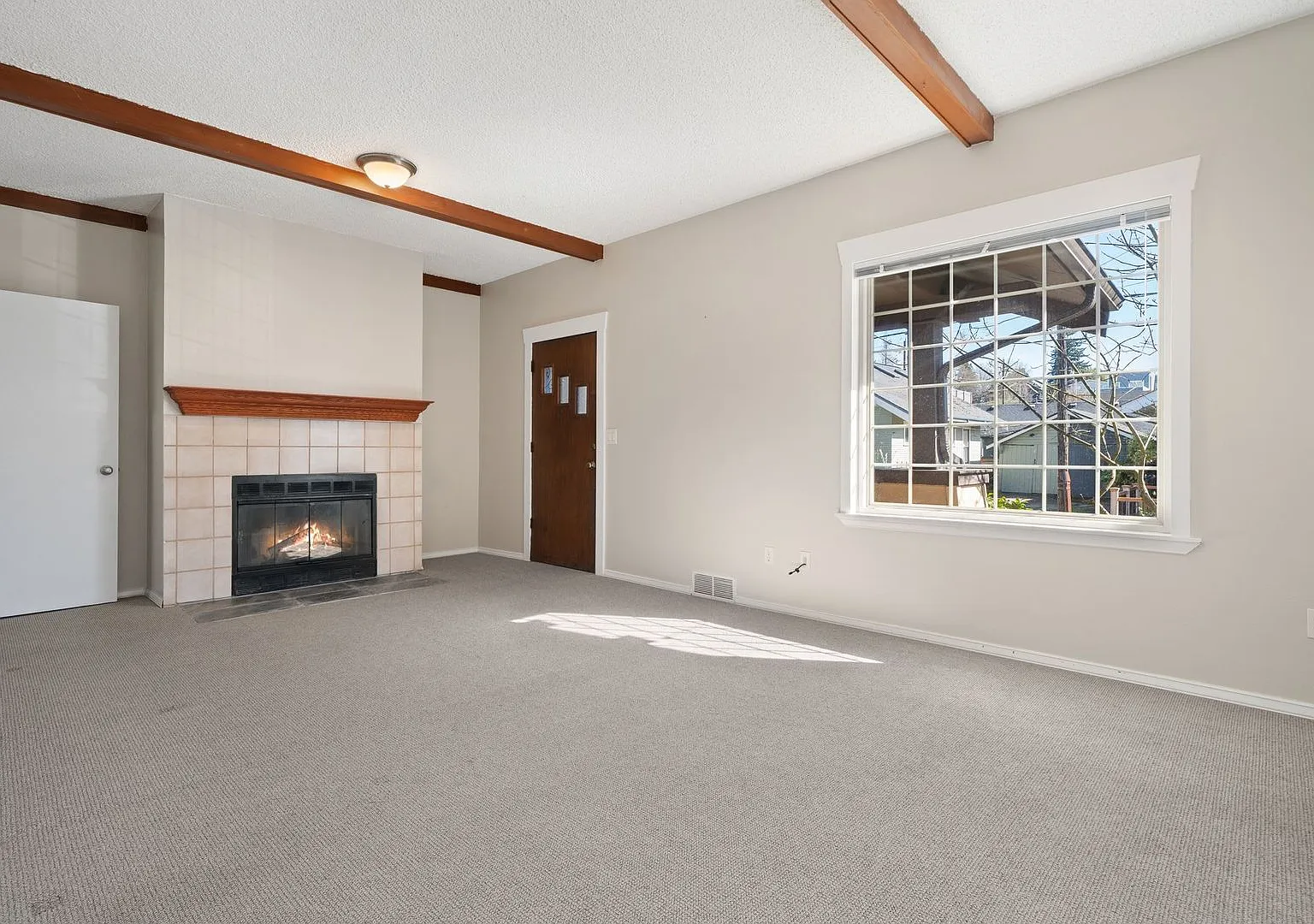 Tri-Level Home with Fenced Yard in West Bremerton — Photo 2