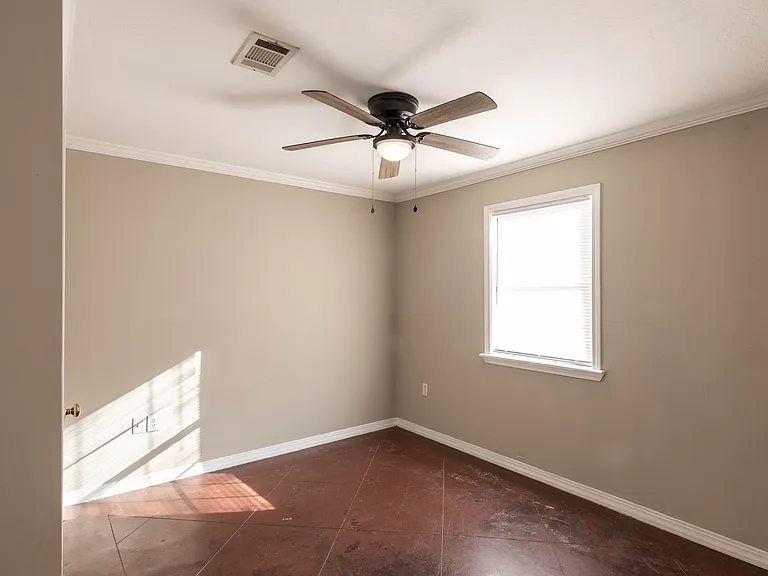 215 Hartfield Rd — Photo 6