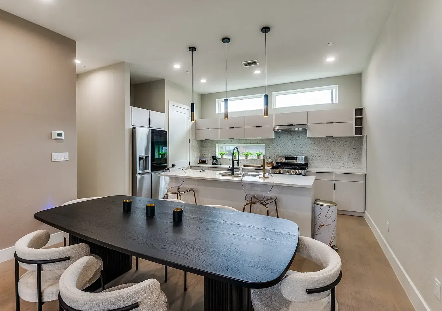 Fully Furnished, Modern Townhome-Style Condo in the Heart of East Dallas! — Photo 1