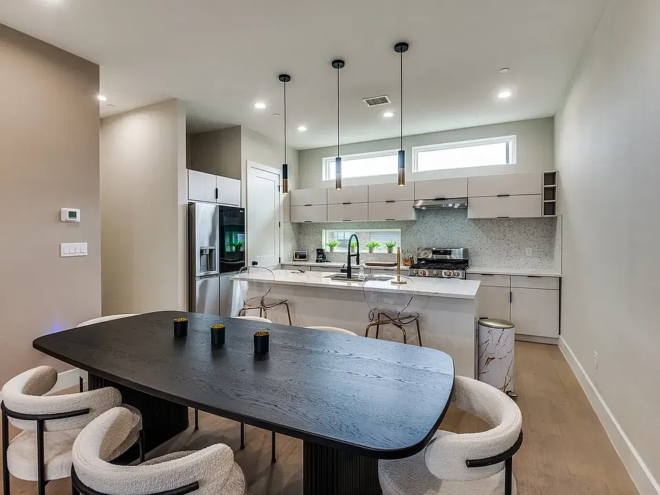 145 N Henderson Ave #104