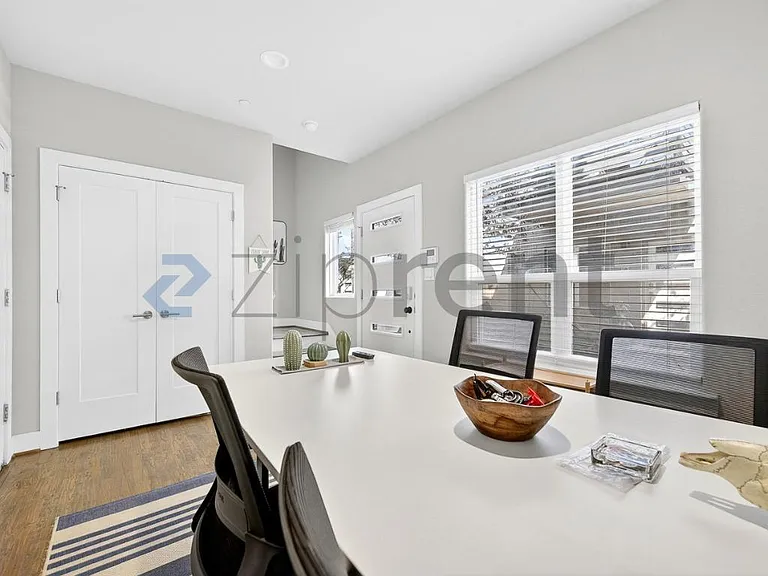 4906 Live Oak St #3 — Photo 6