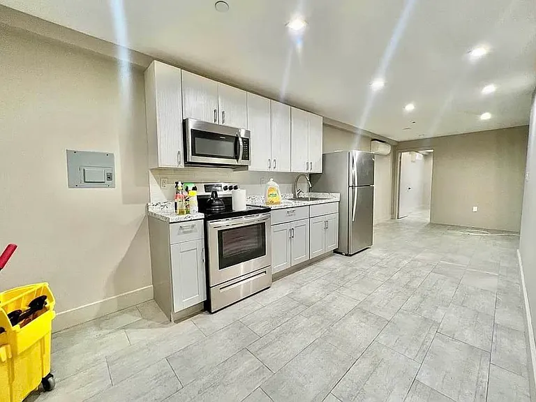 2809 Snyder Ave #B2 — Photo 2