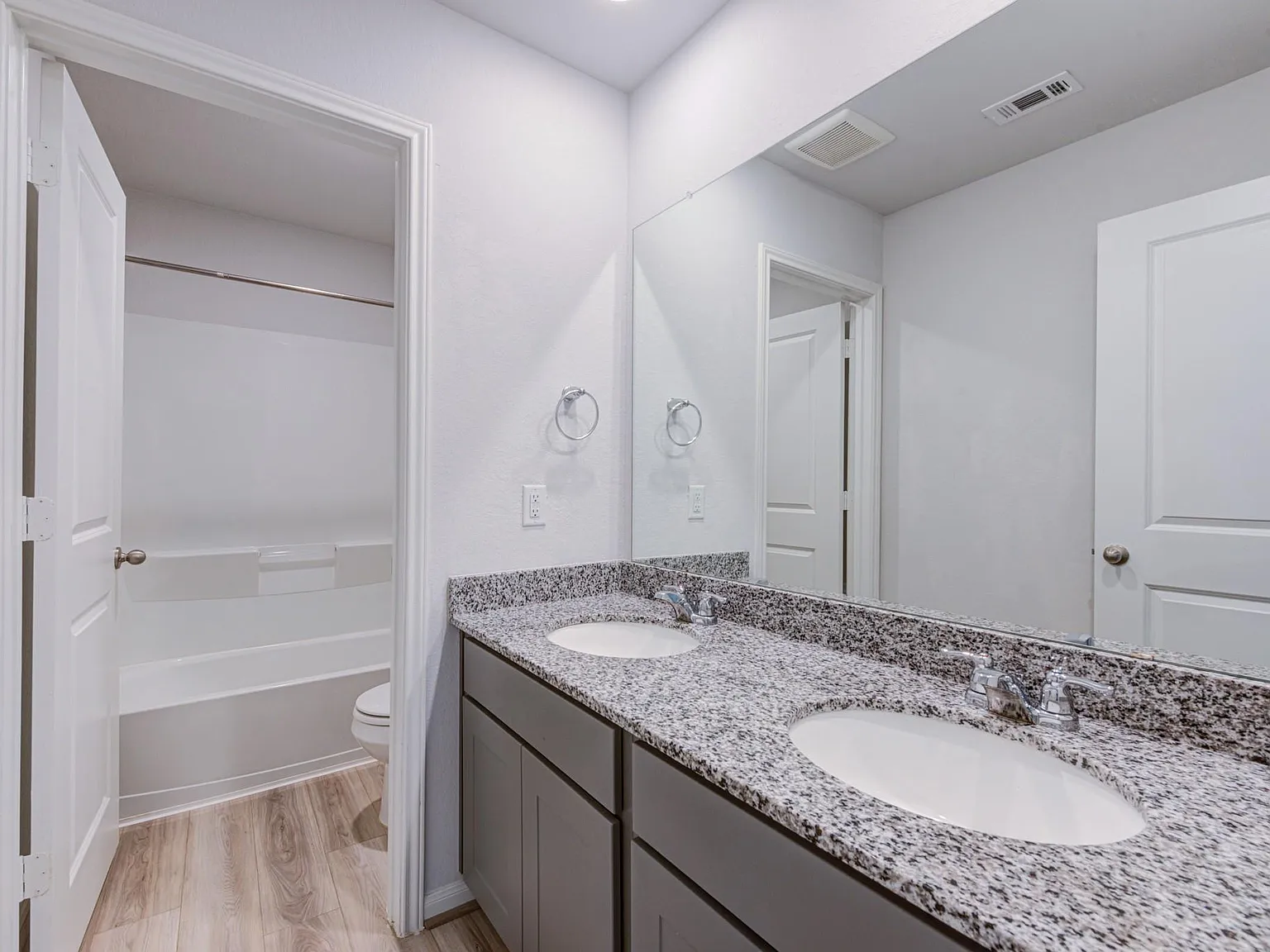 18831 Glenwood Chase Court - 1 — Photo 4