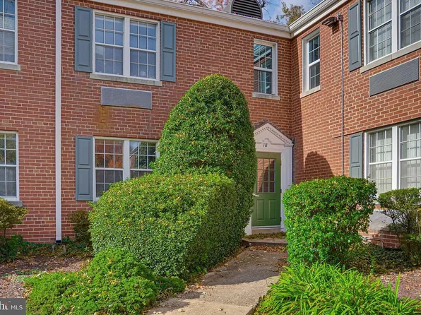 18 Auburn Ct APT A, Alexandria, VA 22305