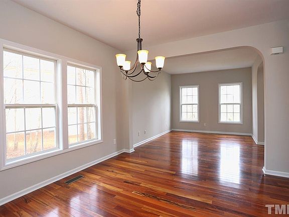 4th image of 2320 Woodbury Dr