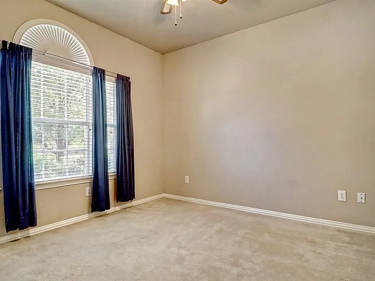 4561 Grassy Glen Dr — Photo 11