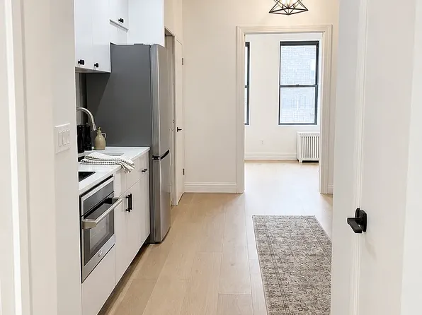 223 Sullivan St APT 4C, New York, NY 10012