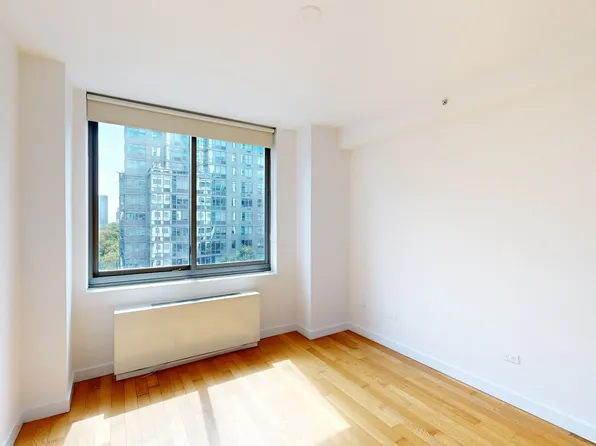 808 Columbus Avenue image 3 of 9