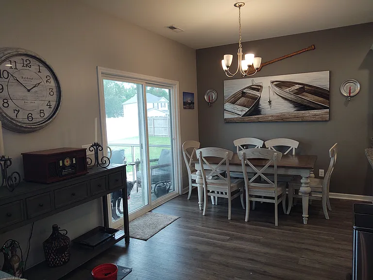 1404 Kinsley Ct NE — Photo 7