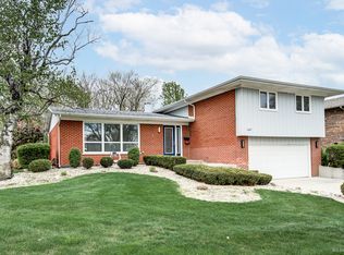 15424 Linden Dr, Oak Forest, IL 60452