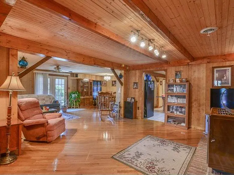 492 Olinger Dr — Photo 4