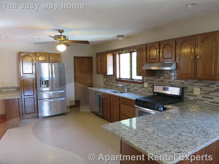 1 Winchester Pl #1 — Photo 1