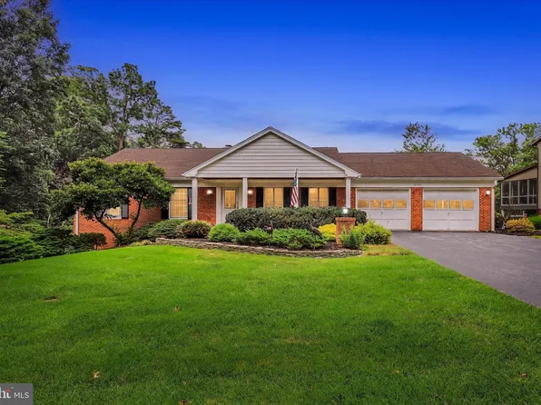 6154 Fairway Dr W, Fayetteville, PA 17222