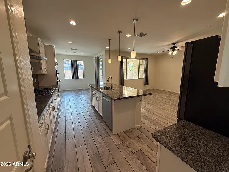 263 E Lantana Dr — Photo 11