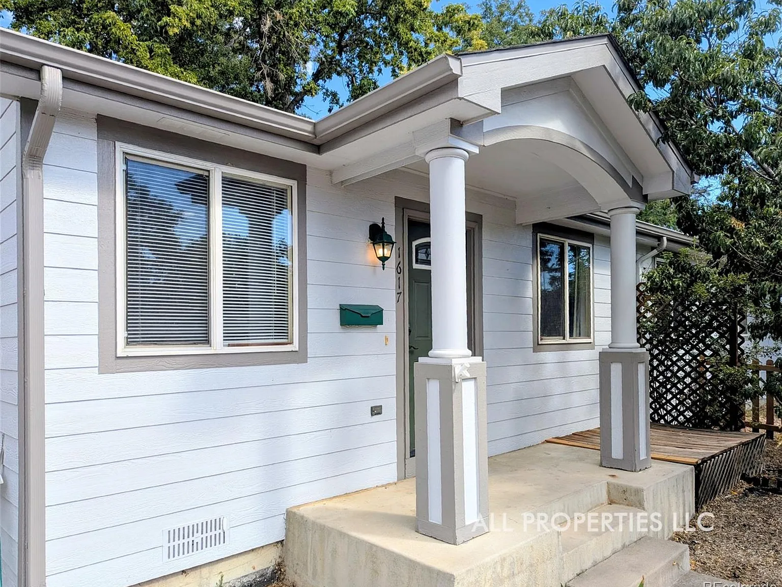 3 bed, 2.0 bath, 1065 sqft, $2,450 — Photo 3