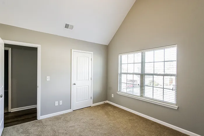 465 Lory Ln — Photo 5