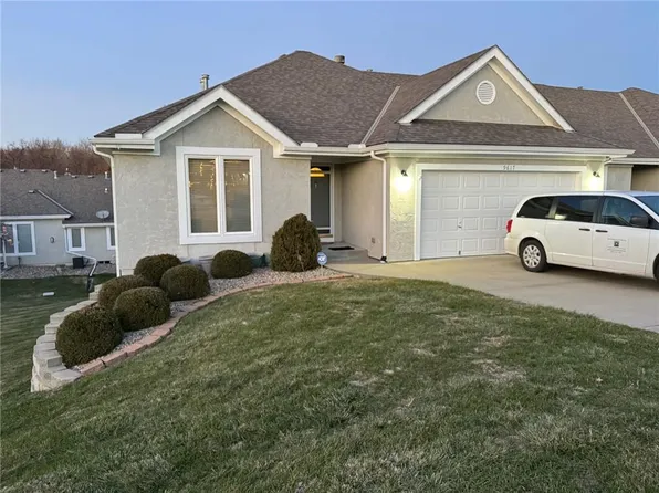 9617 N Locust Dr, Kansas City, MO 64155