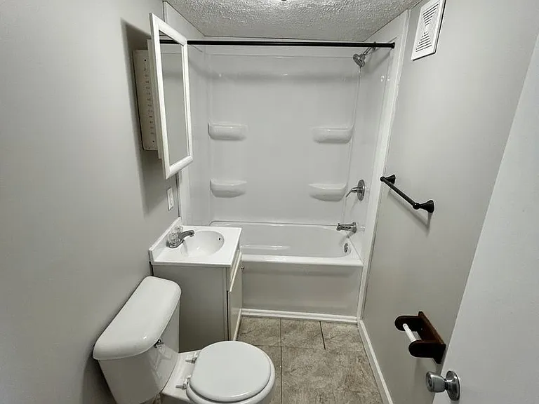 90 E Mark St — Photo 6