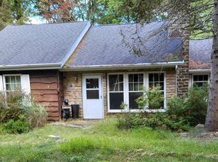 46 Split Rock Rd, Lake Harmony, PA 18624