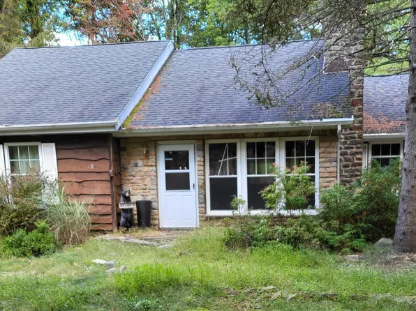 46 Split Rock Rd, Lake Harmony, PA 18624