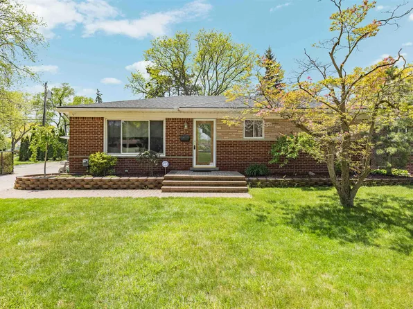 21920 Lakeshire St, Saint Clair Shores, MI 48081