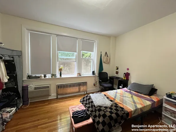 35 Lancaster Ter, Brookline, MA