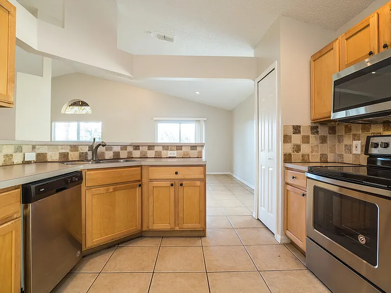 3833 Stonefield Dr — Photo 9