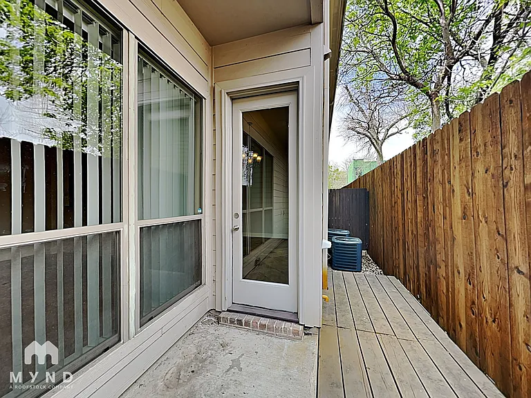 2204 Apollonia Ln — Photo 14