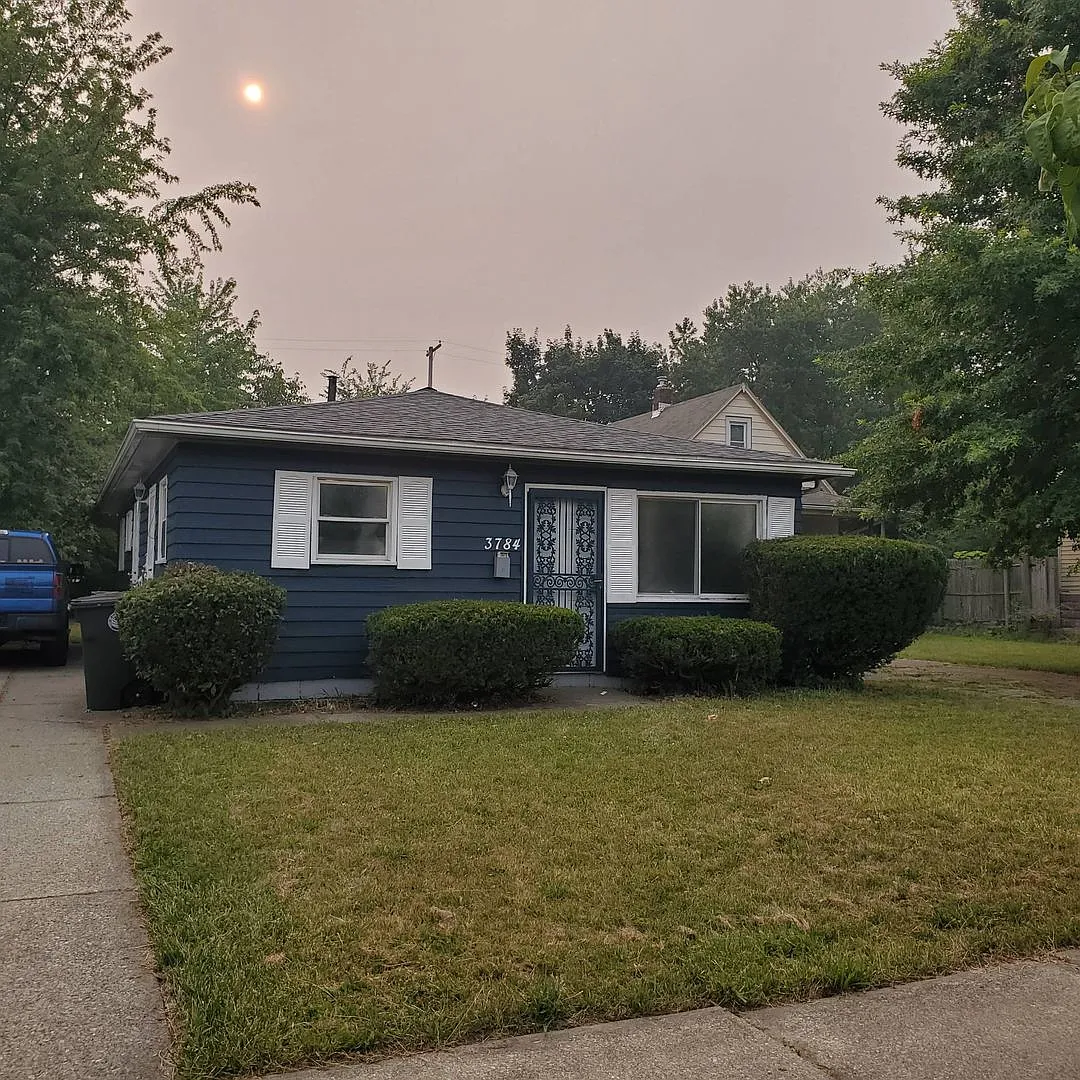 Charming 3-Bedroom Property in Prime Location — Photo 3