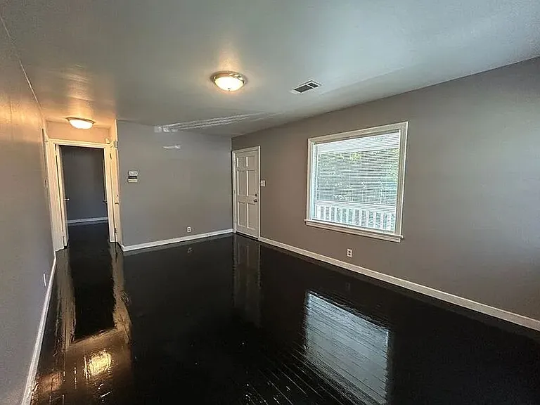 923 Vanderbilt St — Photo 9